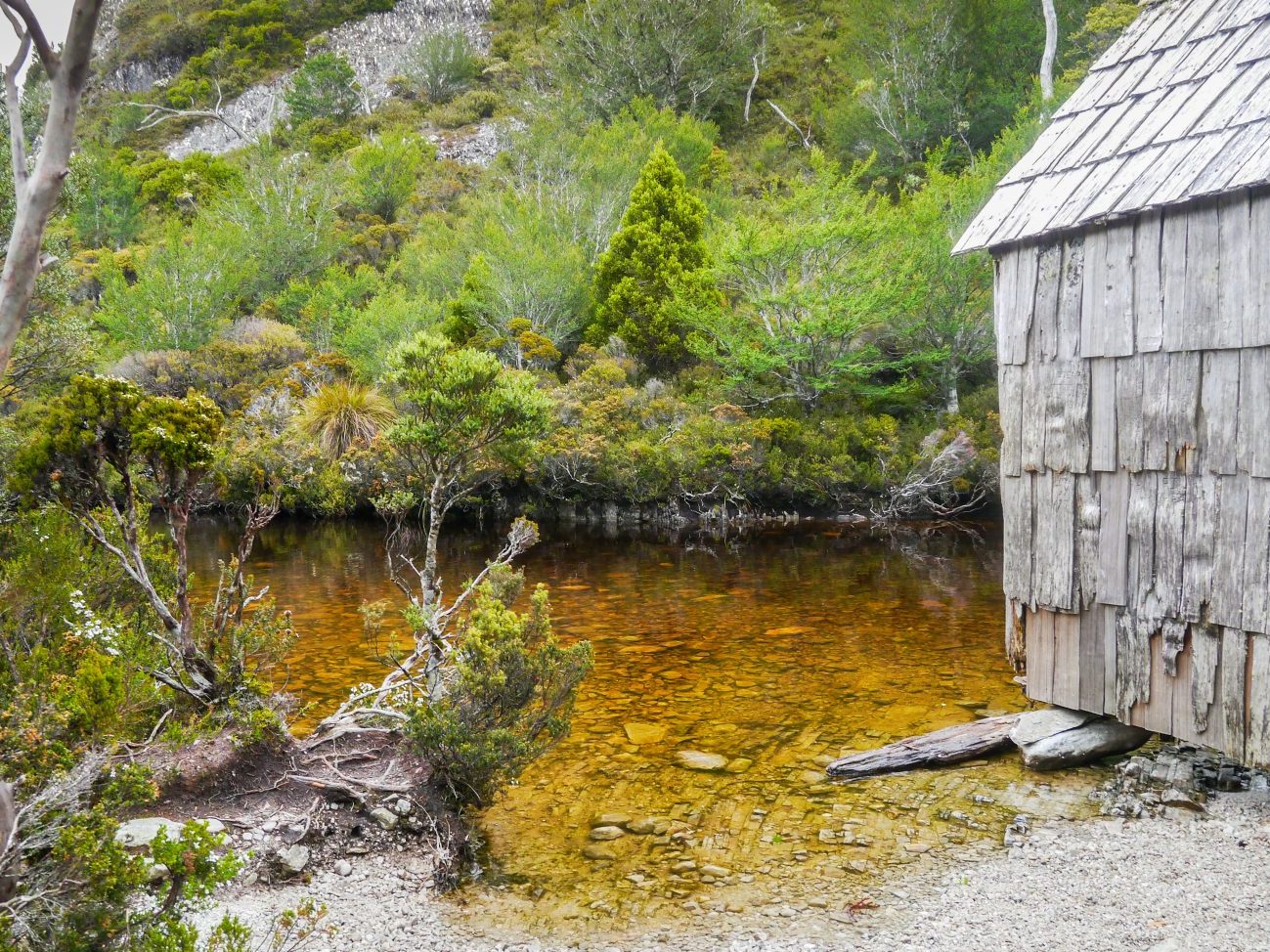 overland-track-ronny-creek-waterfall-valley-hut