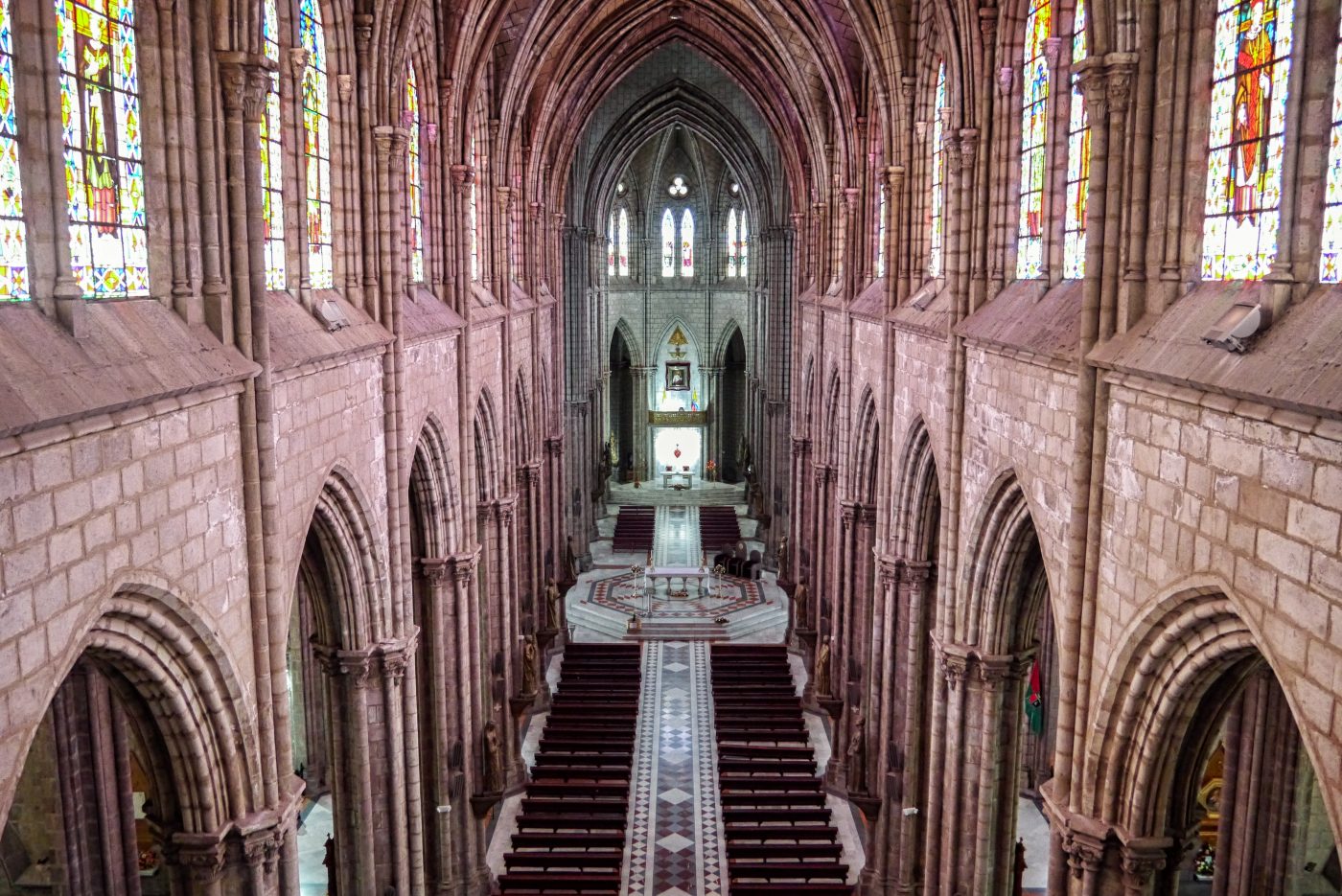 Quito. Basílica del Voto Nacional