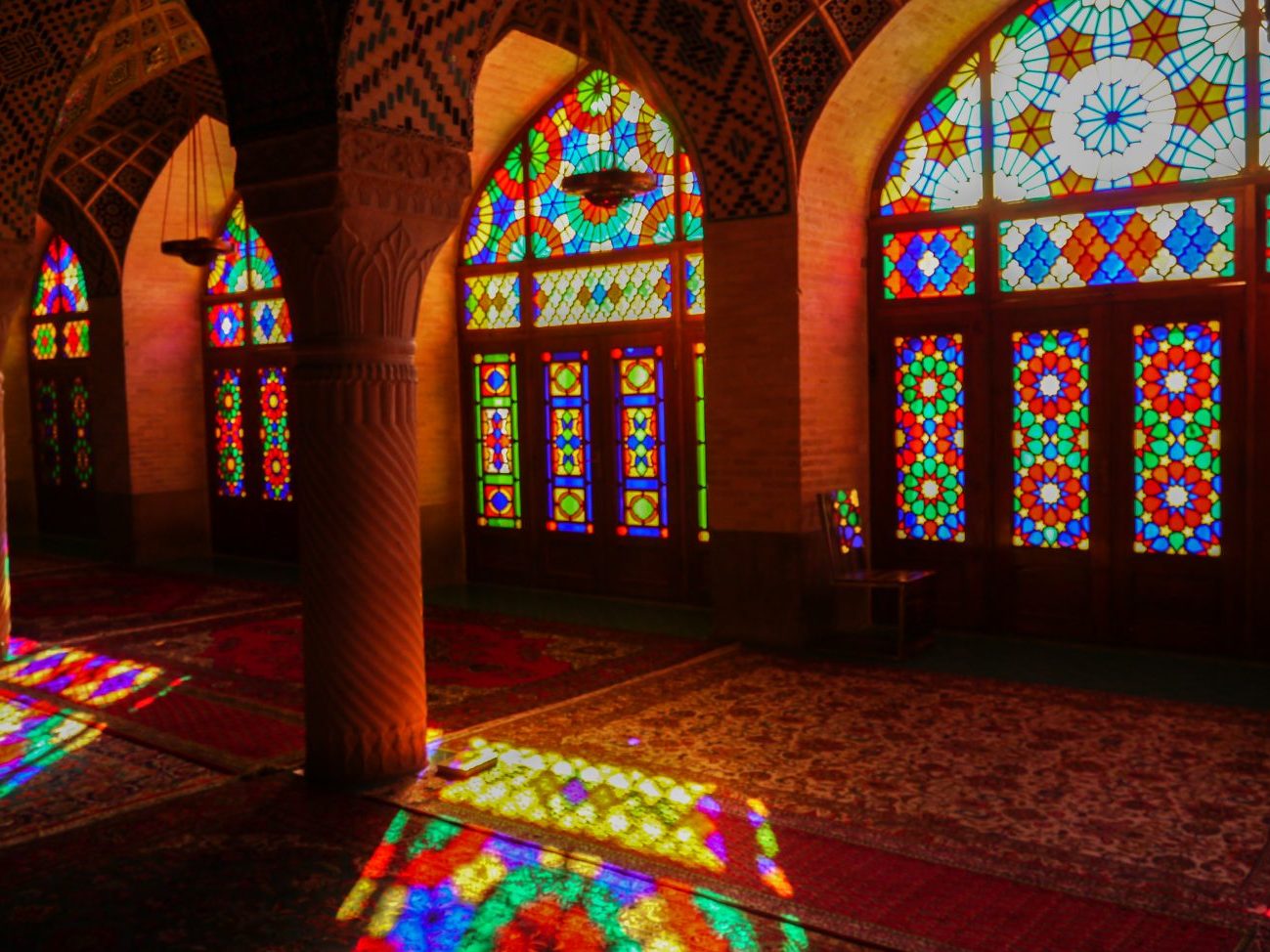 sziraz-rozowy-meczet-widziany-bez-rozowych-okularow